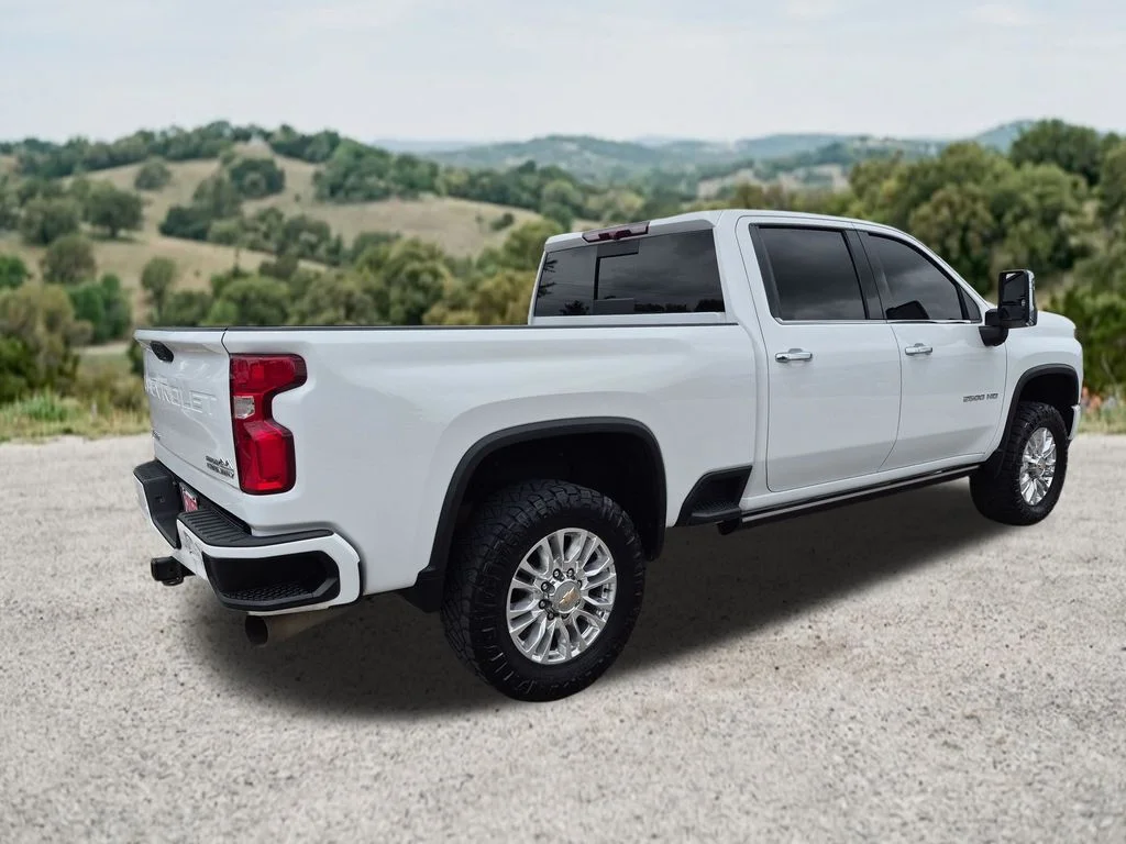 Used 2022 White Chevrolet High Country image 10