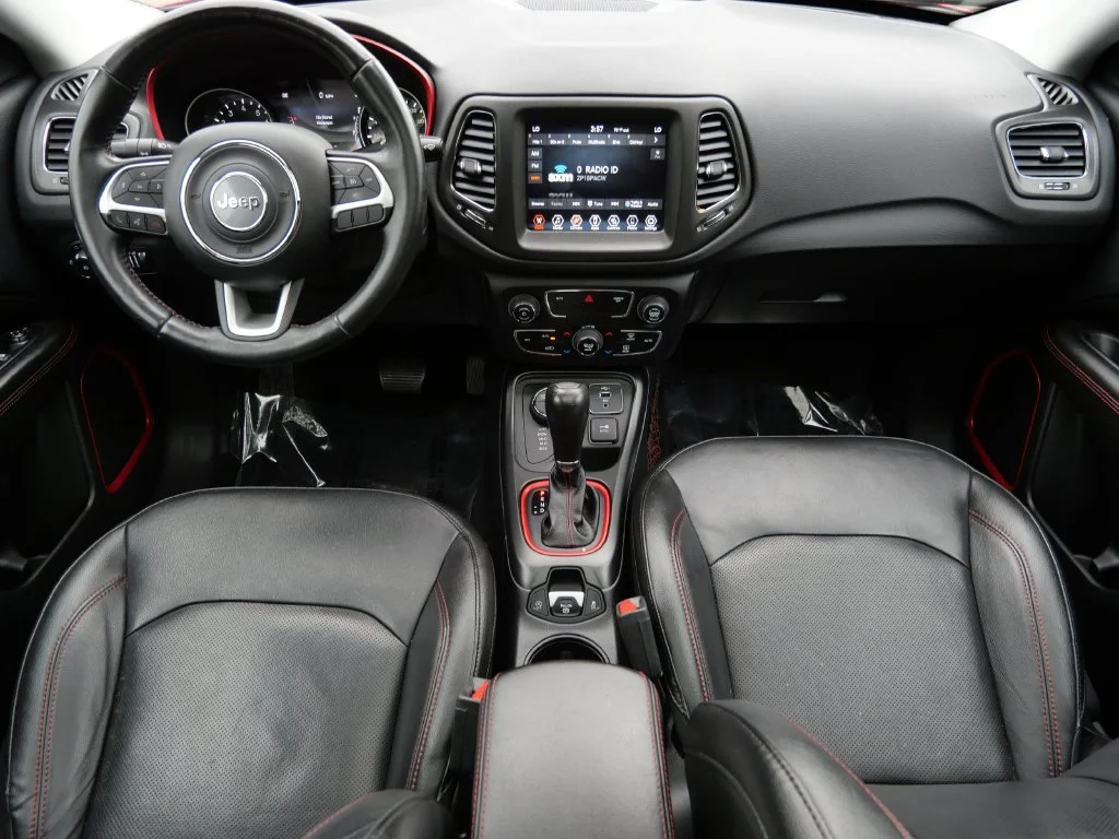 Used 2019 Orange Jeep Trailhawk image 15