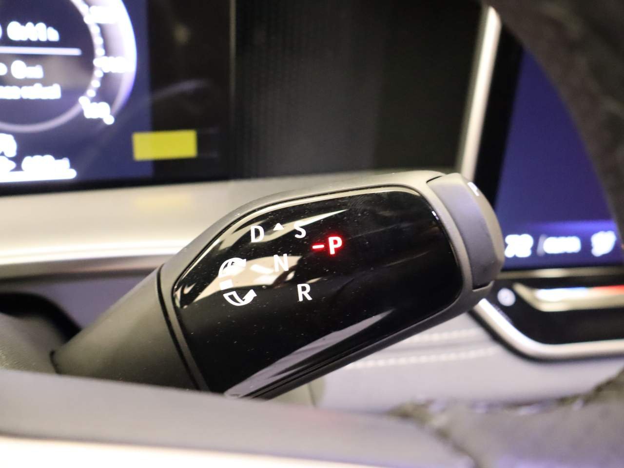 New 2026 Opal White w Volkswagen SE R-Line Black image 7