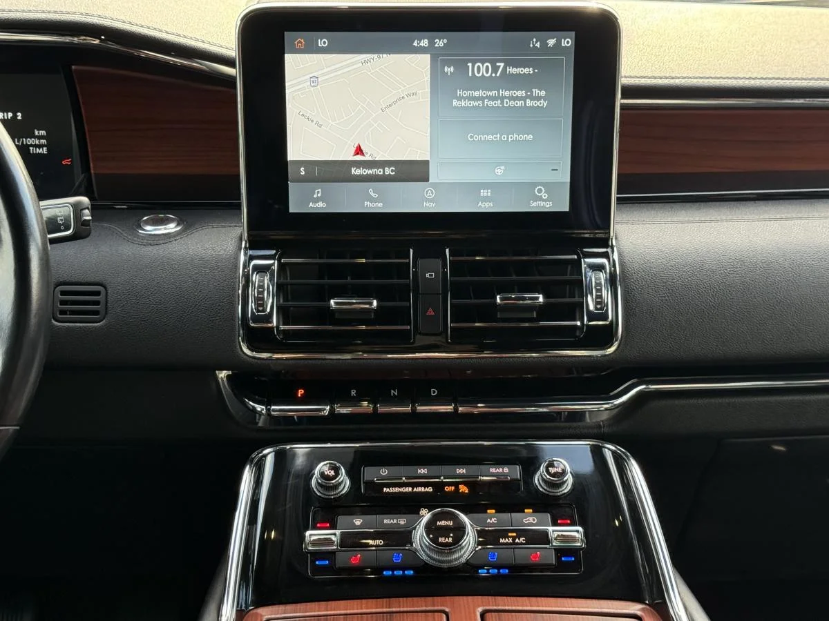 Used 2020 Blue Lincoln Reserve image 22
