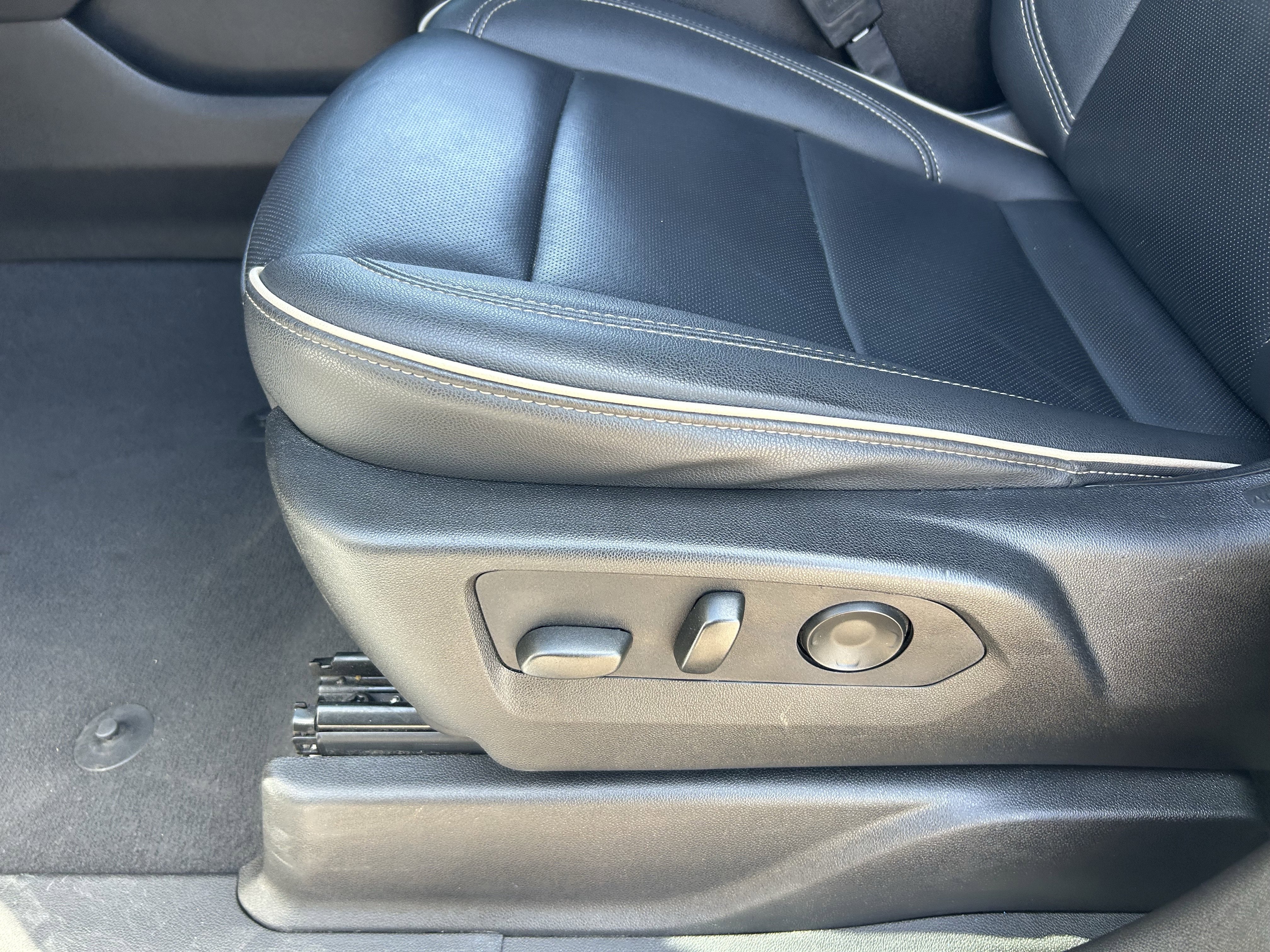 2024 GMC Yukon SLT - Photo 28