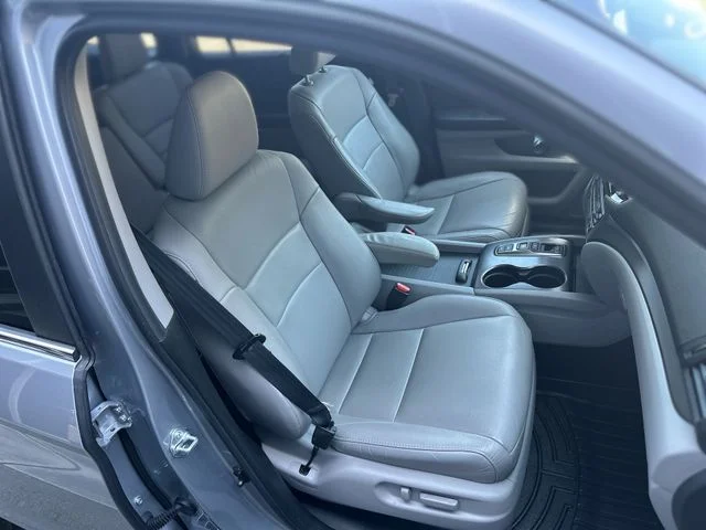 Used 2021 Silver Honda EX-L image 28