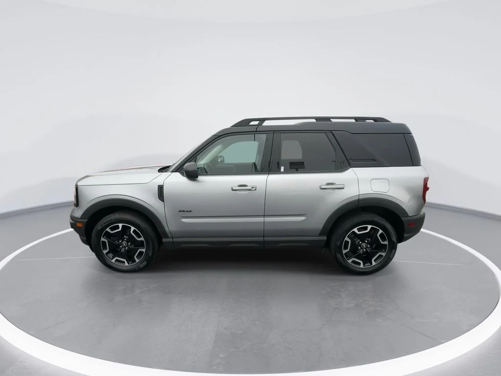 Used 2022 Silver Ford Outer Banks image 5