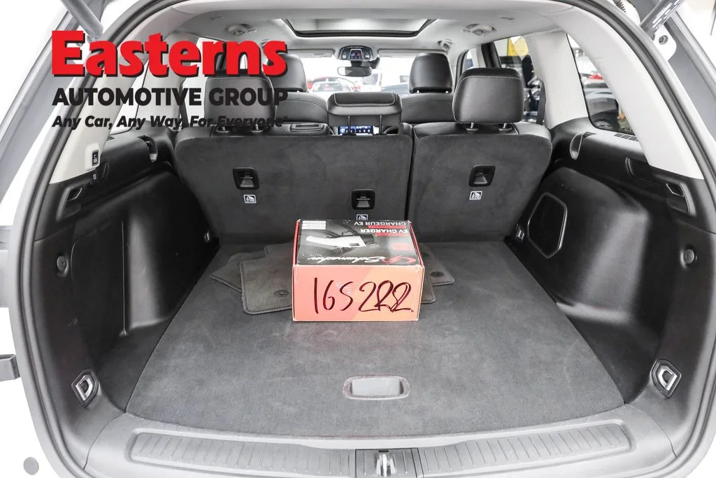 Used 2023 White Jeep 4xe image 9
