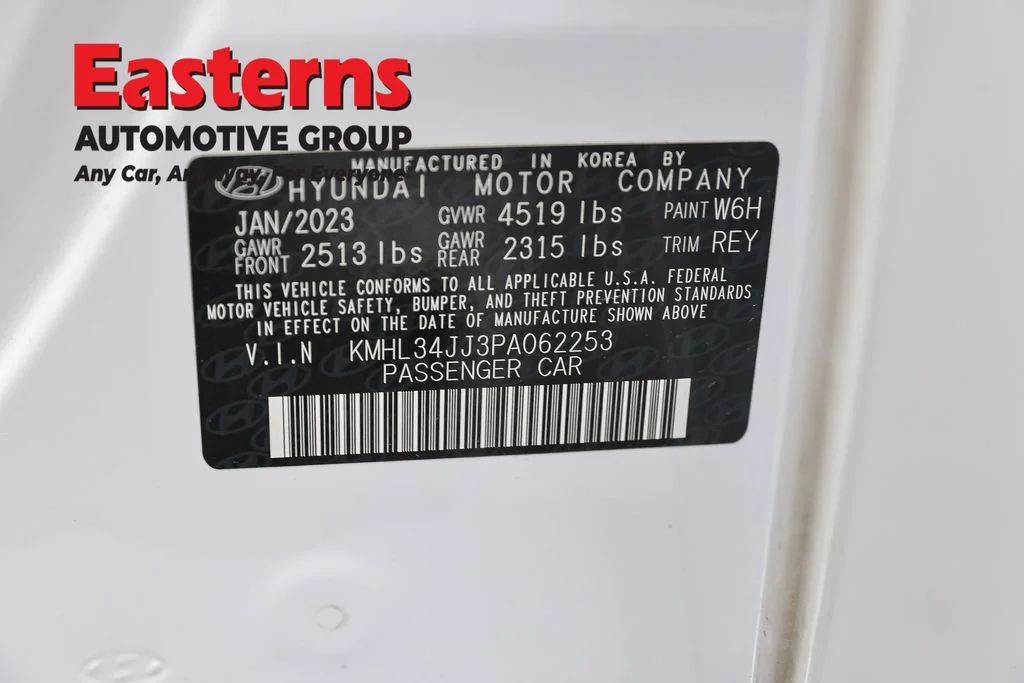 Used 2023 White Hyundai SEL image 35