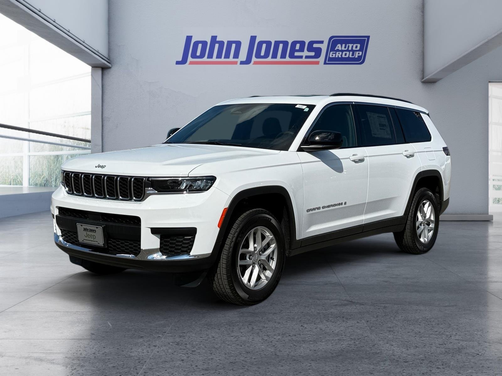 New 2026 Bright White Clear-Coat Exterior Paint Jeep Laredo X image 3