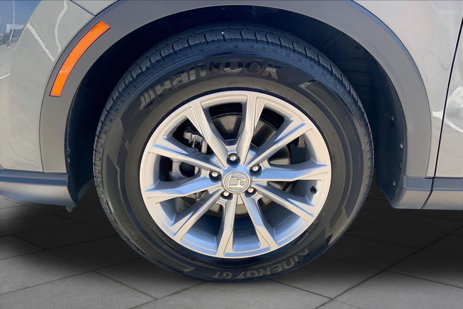 Used 2025 Meteorite Gray Metallic Honda EX image 11