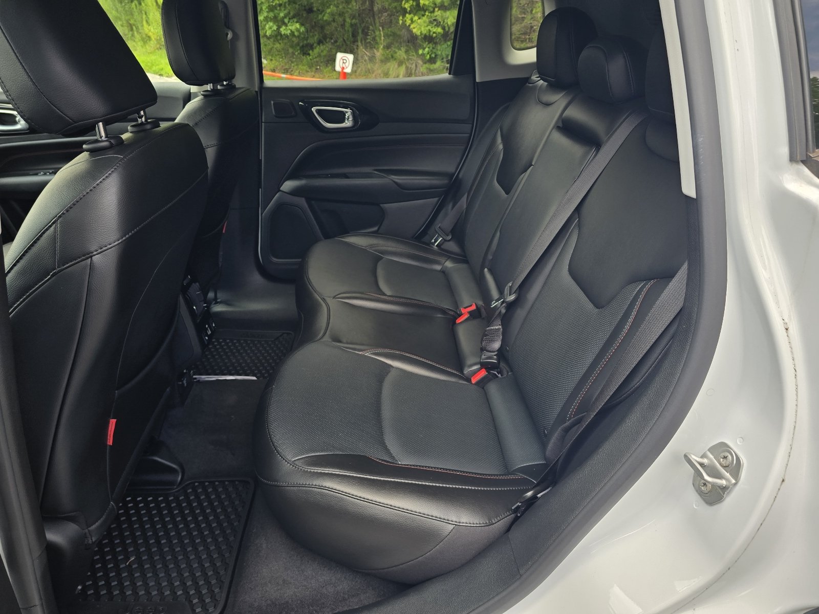 Used 2022 White Jeep Trailhawk image 10