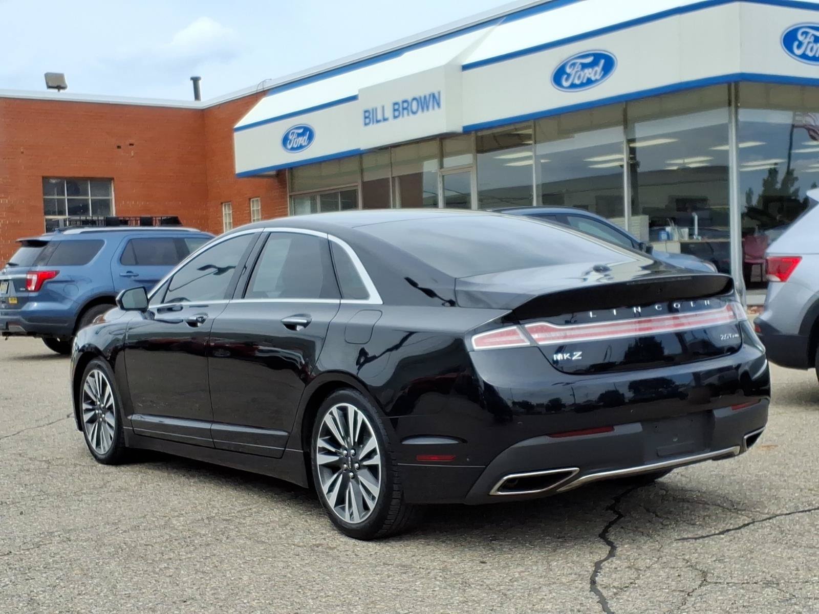 Used 2019 Infinite Black Metallic Lincoln Reserve II image 3