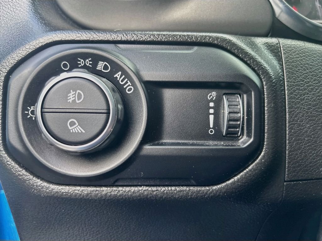 Used 2023 Blue Jeep Sport S image 41
