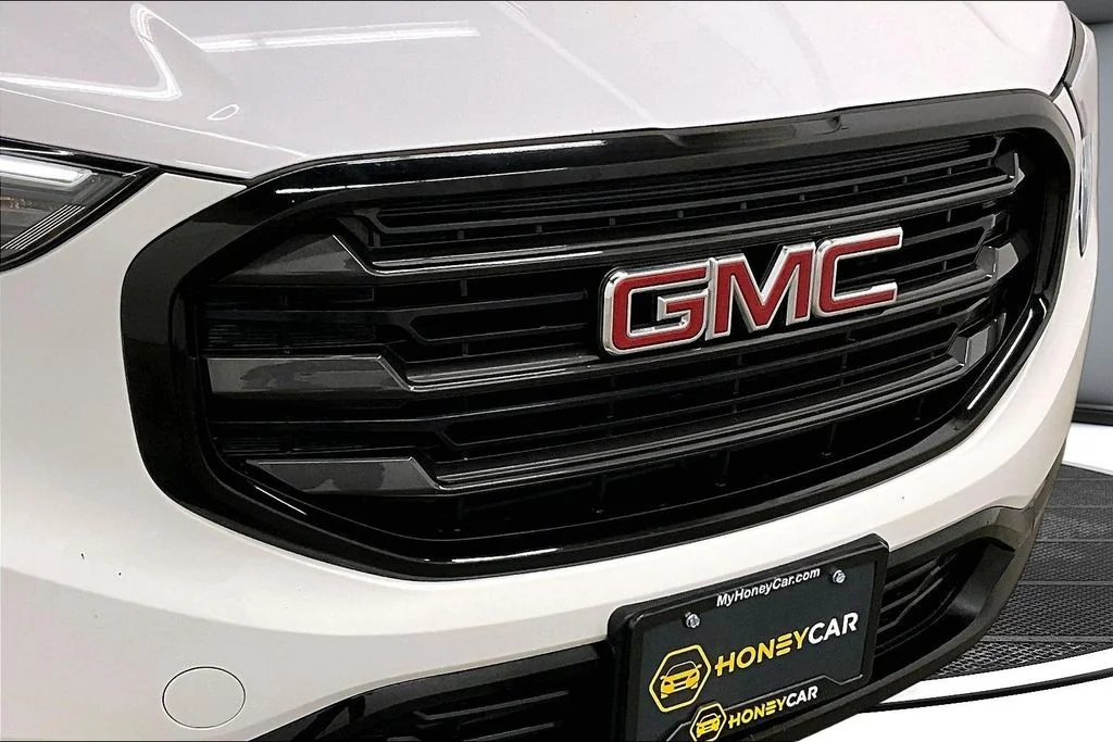 Used 2021 White GMC SLE image 32