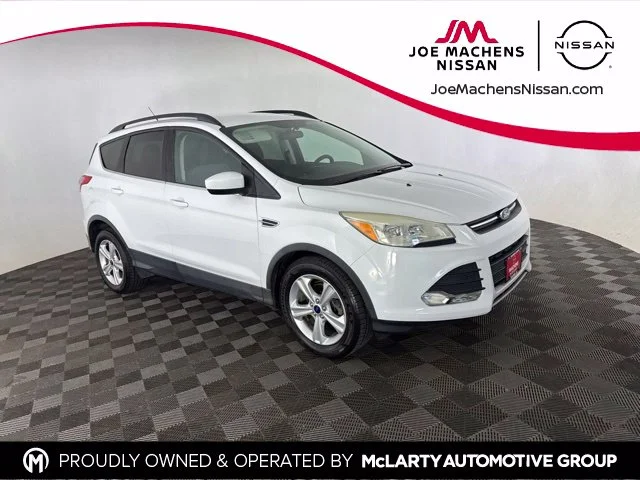 Used 2015 White Ford SE image 1