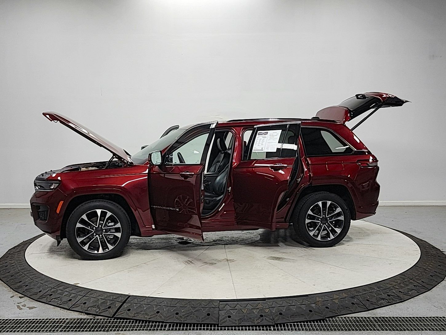 2023 Jeep Grand Cherokee Overland - Photo 12