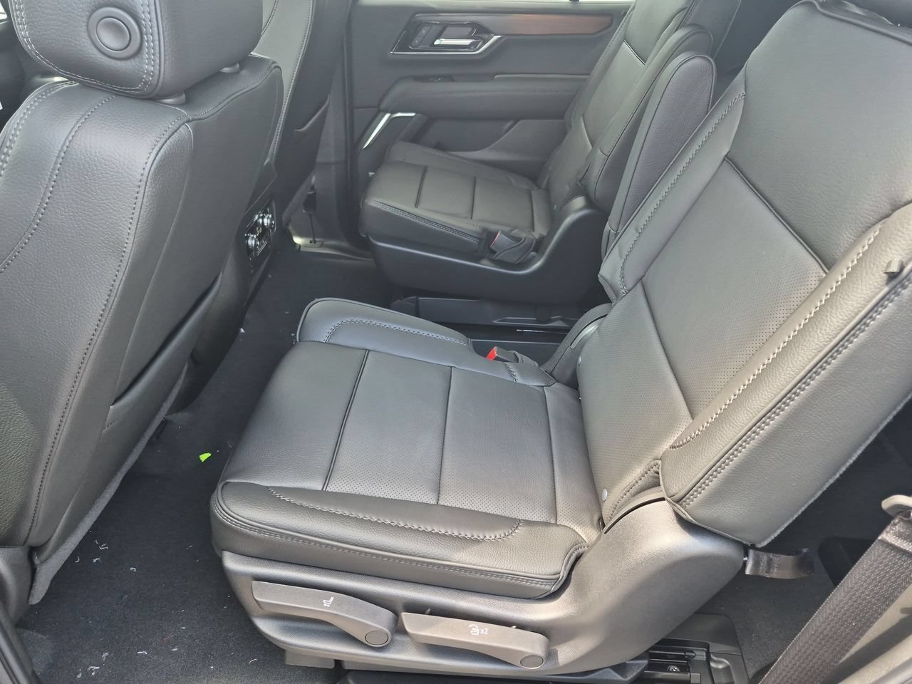 2026 GMC Yukon Denali - Photo 24