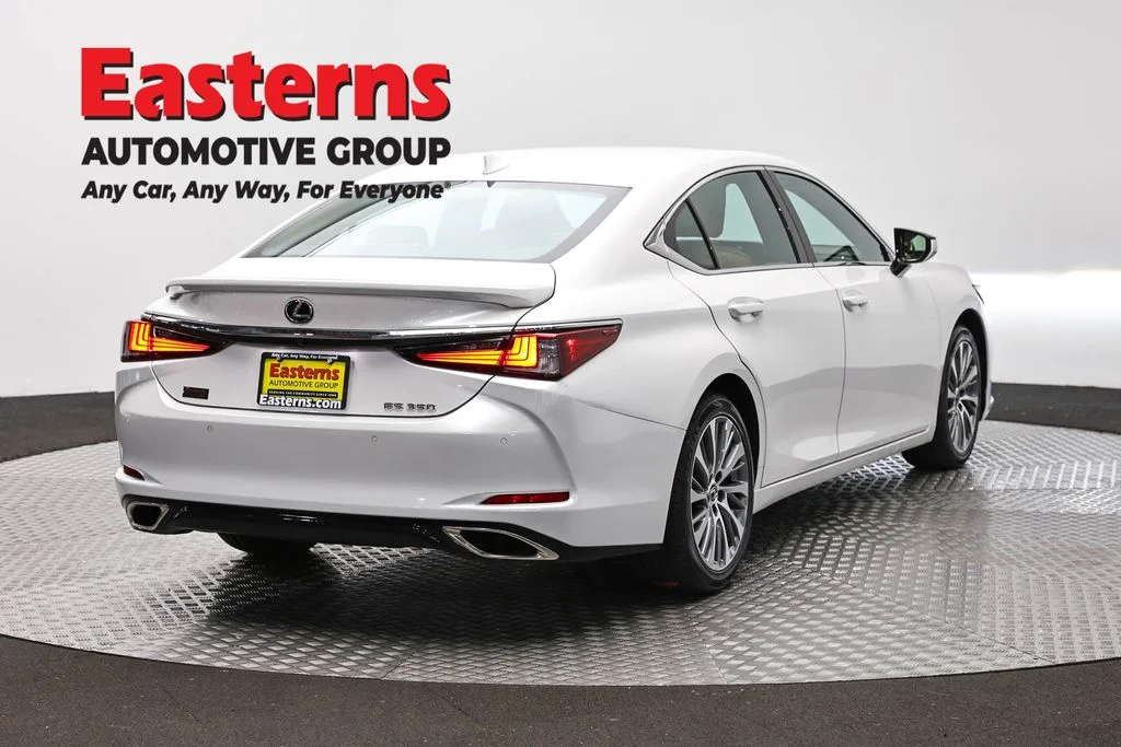 Used 2021 White Lexus 350 image 5
