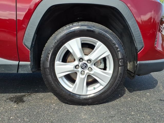 Used 2020 Pearl Toyota XLE image 9