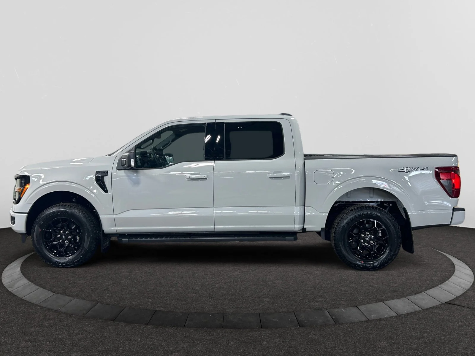 New 2026 Avalanche Ford XLT image 2