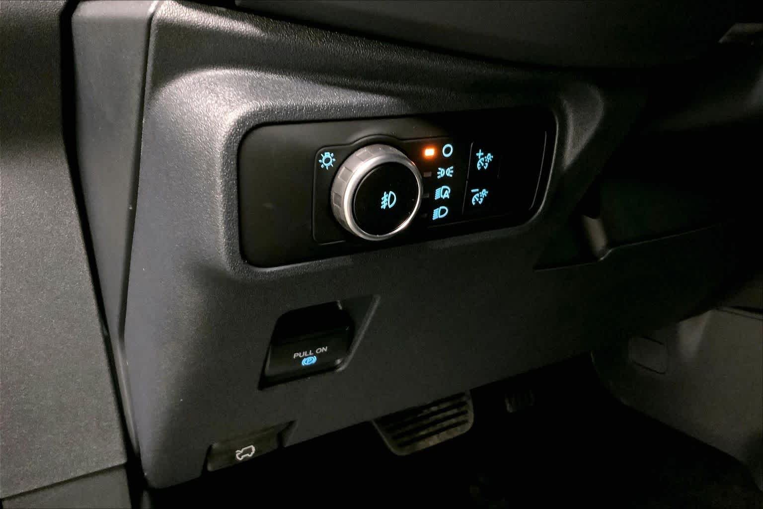 New 2026 Shadow Black Ford Outer Banks® image 18
