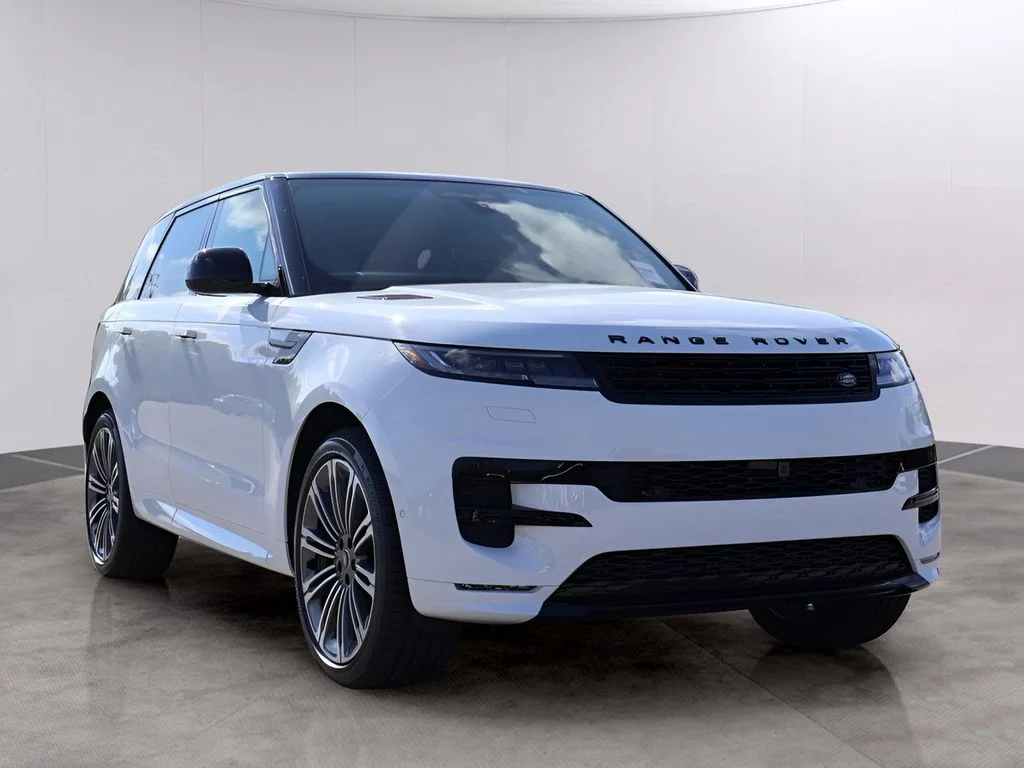Used 2025 Fuji White Land Rover Dynamic SE image 3