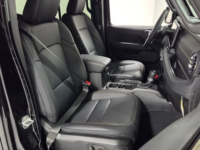 New 2026 Black Clear-Coat Exterior Paint Jeep Sahara image 16