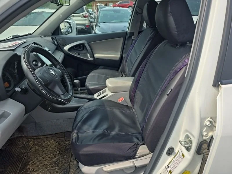 Used 2009  Toyota Base image 11