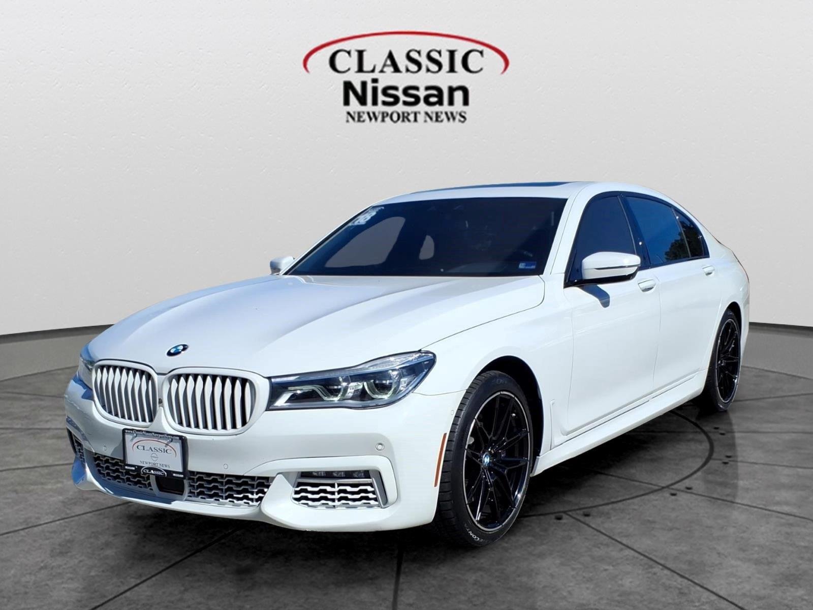 Used 2018 Alpine White BMW 750i xDrive image 1