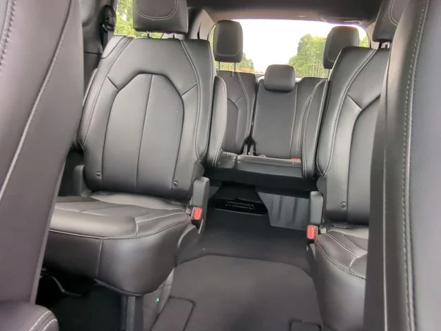 2026 Chrysler Pacifica Select - Photo 13