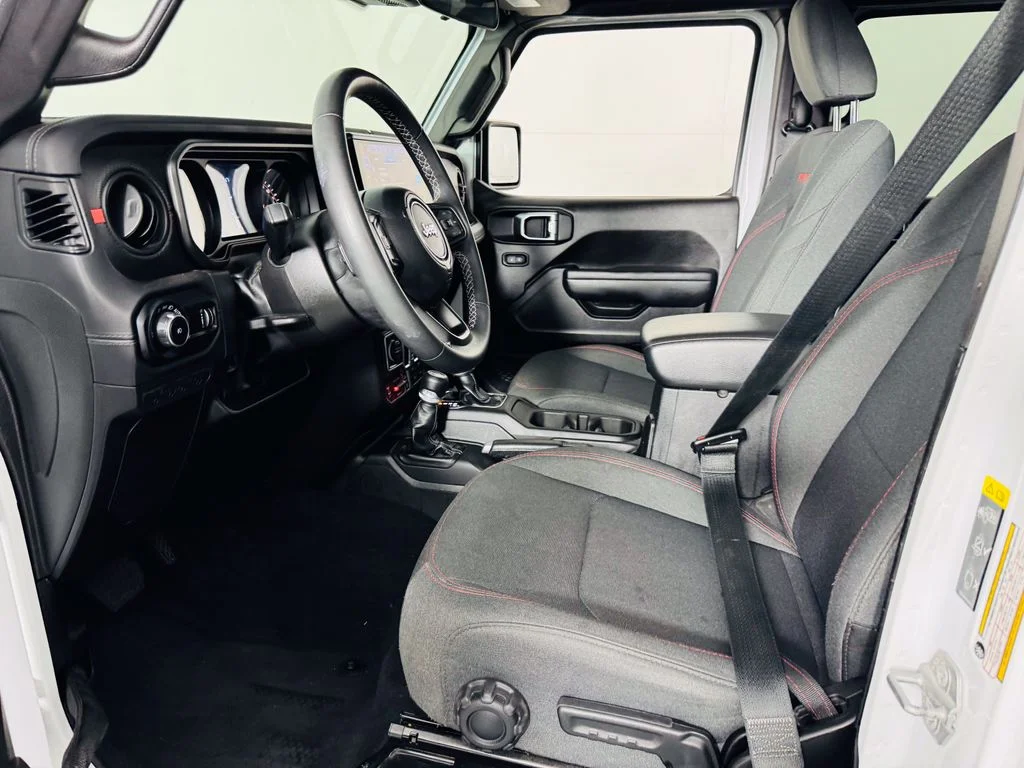 Used 2025 White Jeep Rubicon image 5