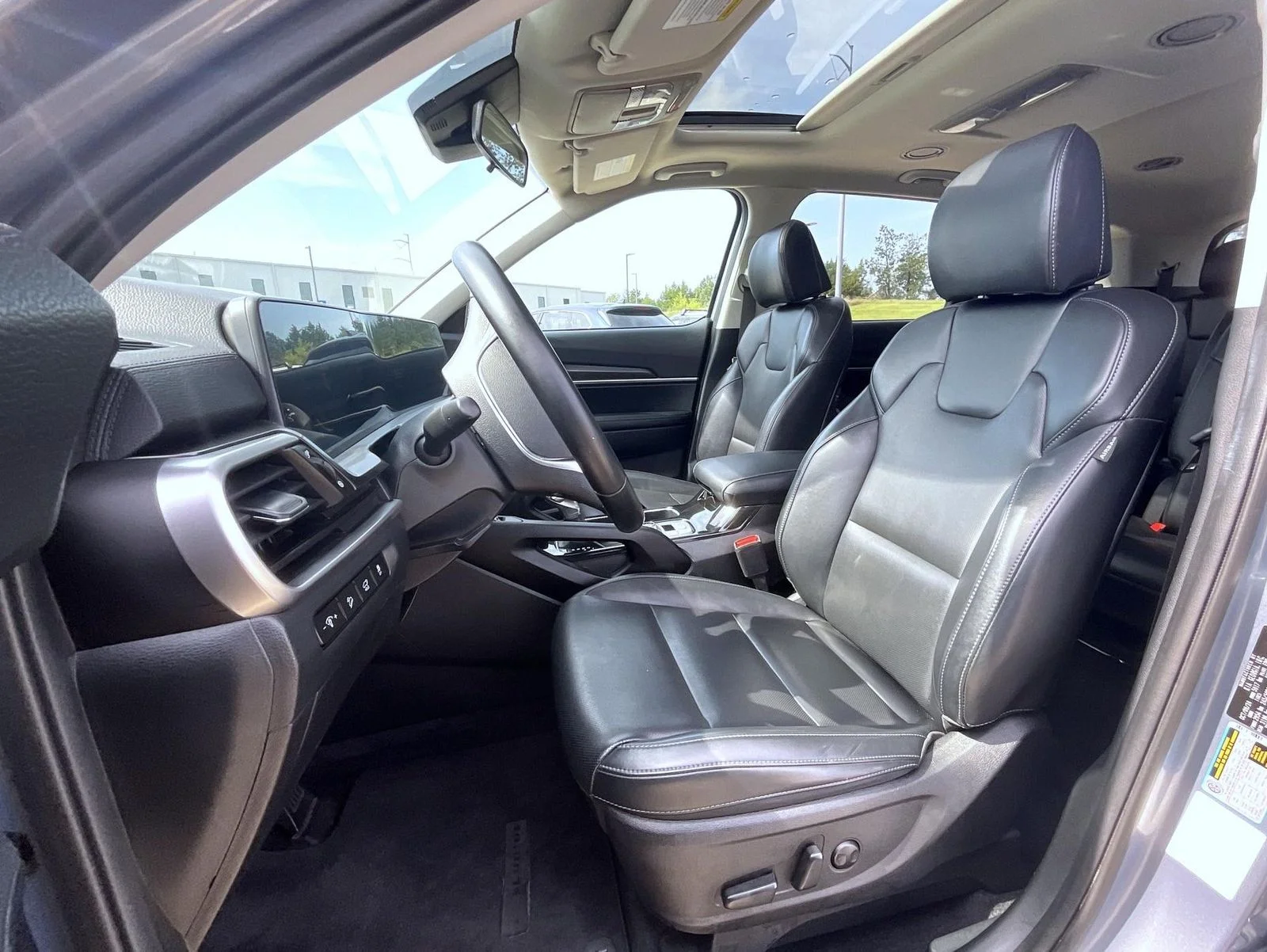 Used 2025 Silver Kia S image 11