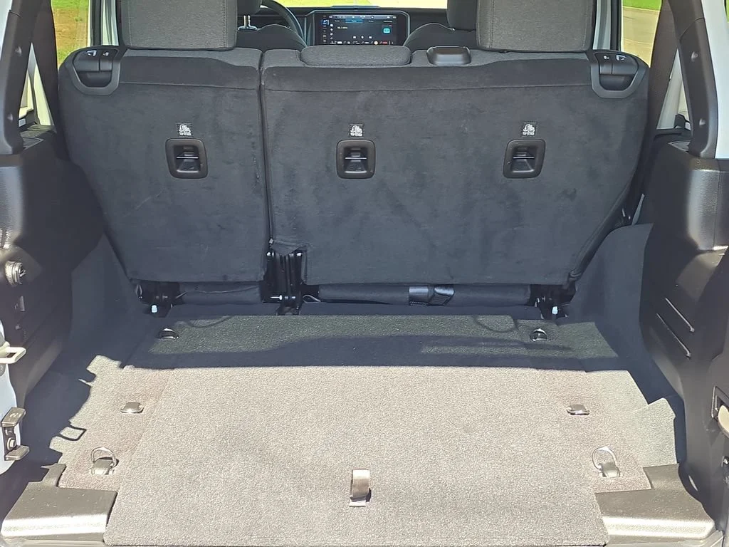 Used 2024 Bright White Clearcoat Jeep Rubicon image 13