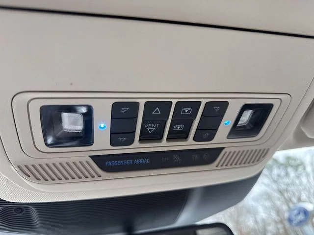 Used 2023 White Ford Platinum image 36