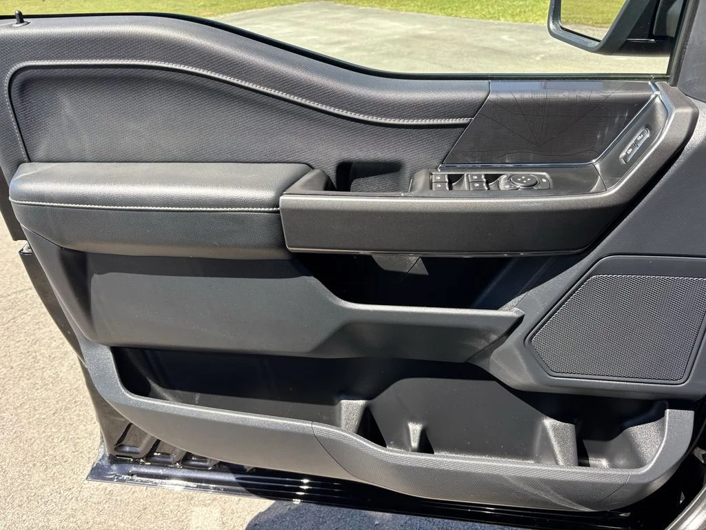Used 2022 Black Ford XLT image 14