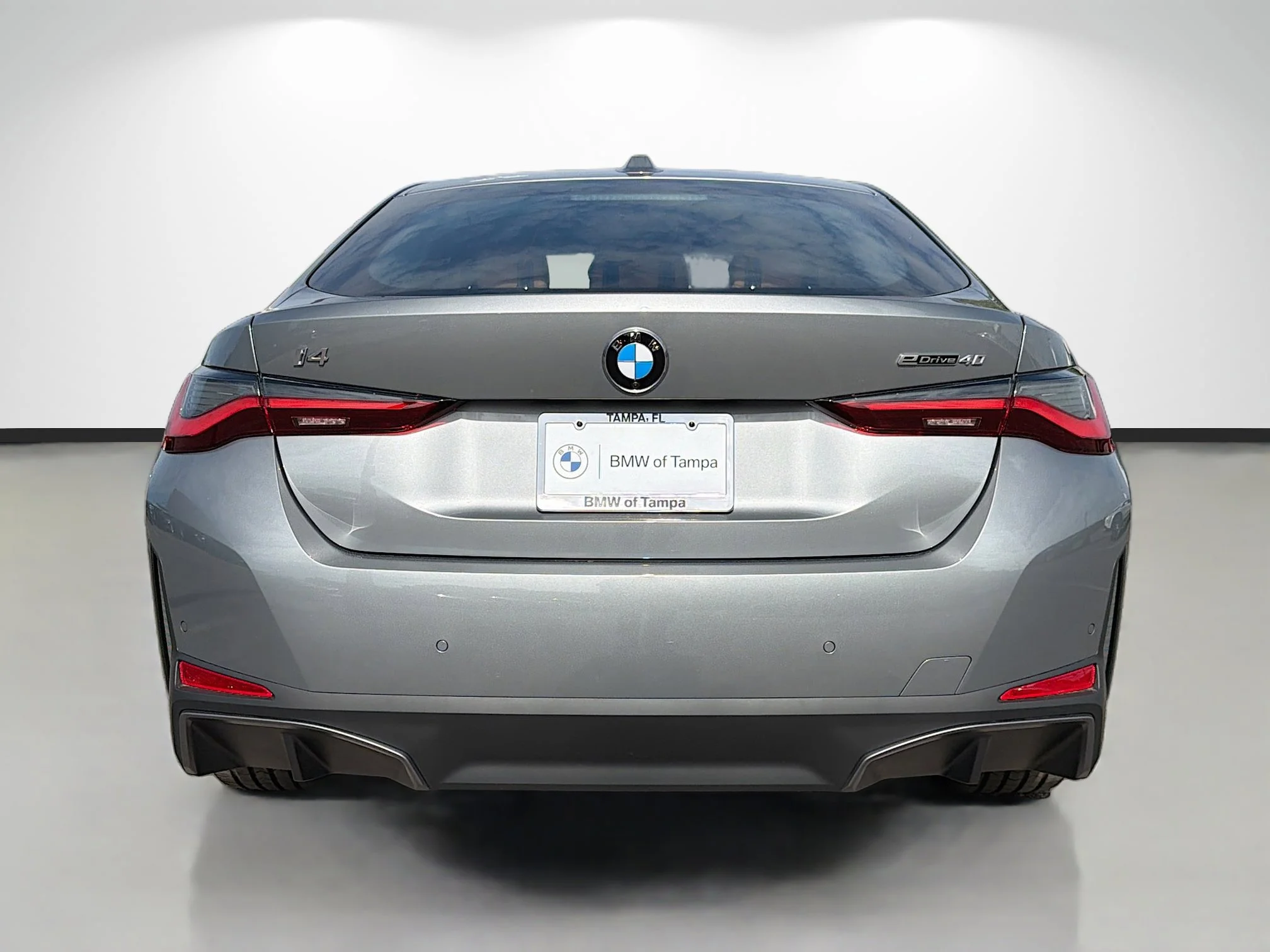 New 2026 Skyscraper Grey Metallic BMW eDrive40 image 4