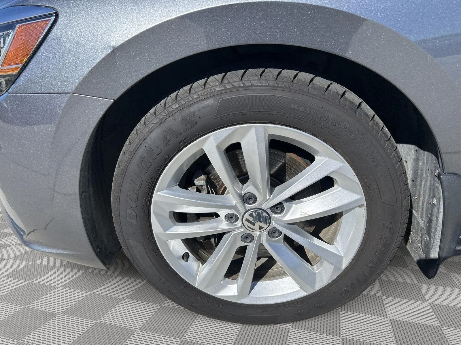 Used 2020 Platinum Gray Metallic Volkswagen 2.0T S image 21