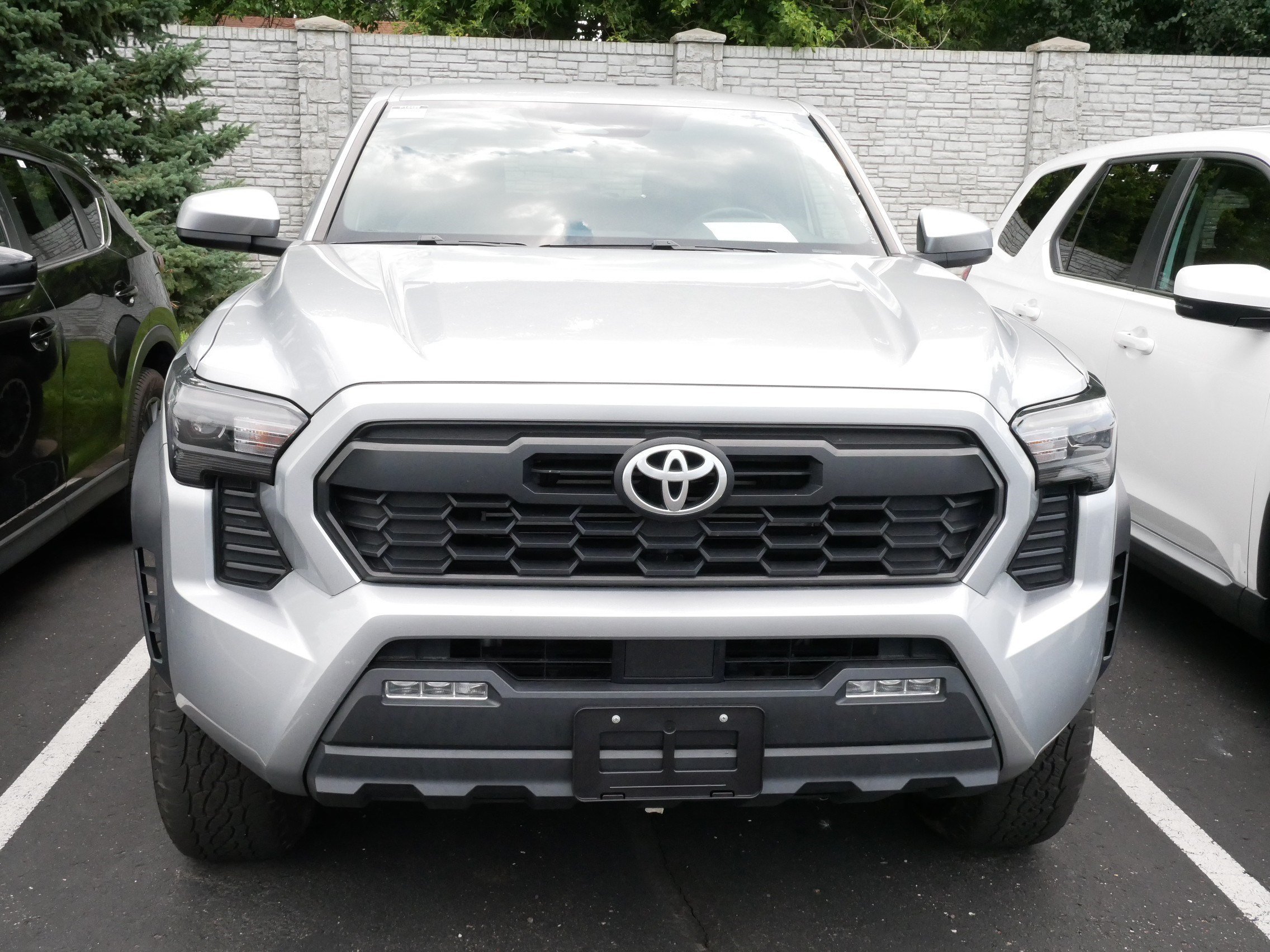 Certified 2024 Toyota Tacoma TRD Off Road with VIN 3TMLB5JN6RM008905 for sale in Brooklyn Center, Minnesota