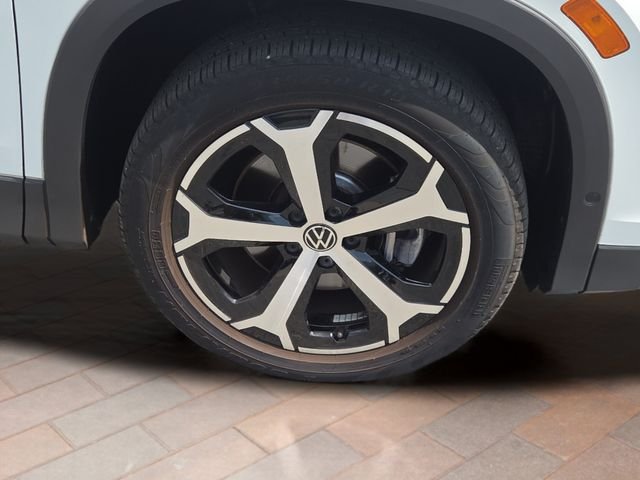 Used 2025 Pure White Volkswagen 2.0T SE image 19