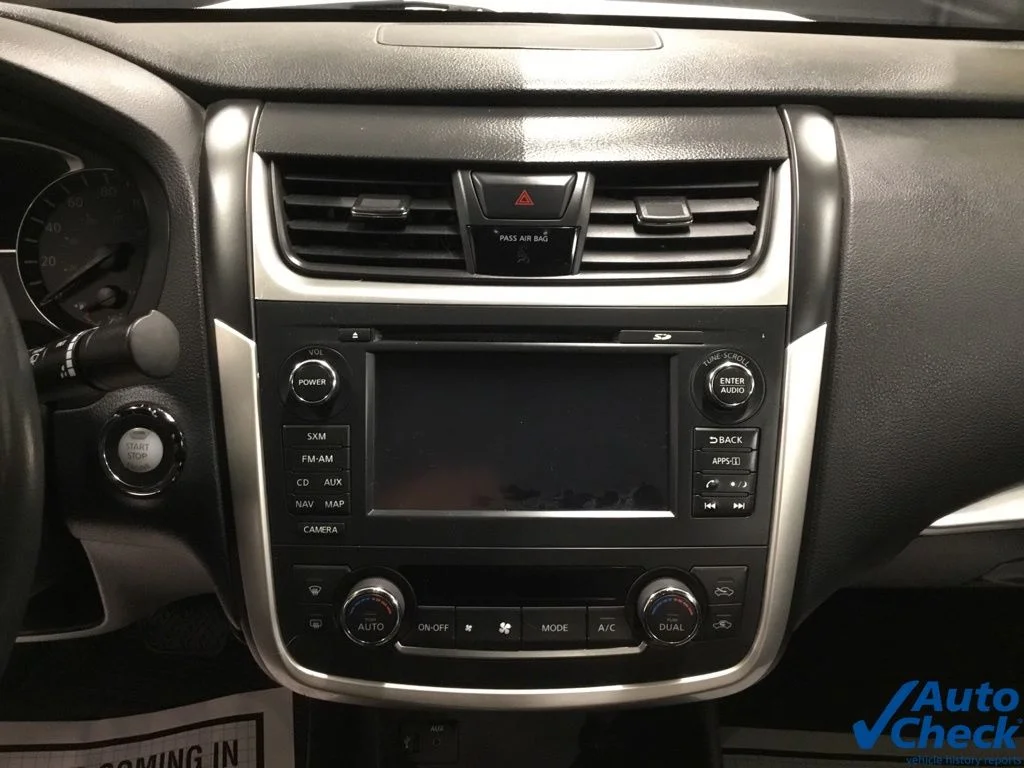 Used 2016 White Nissan 2.5 SV image 49