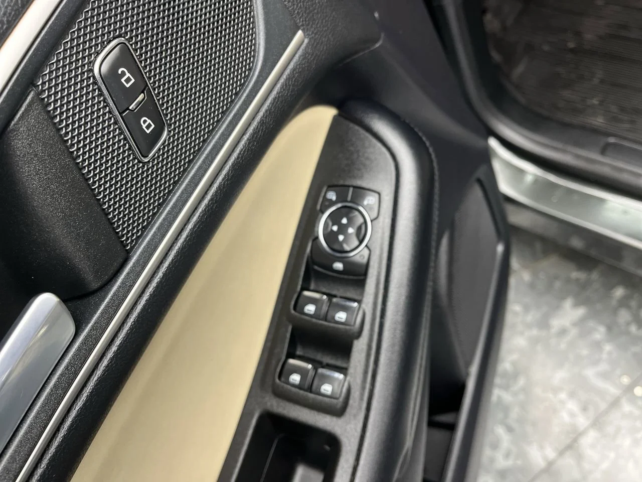 Used 2022 Green Ford SEL image 8