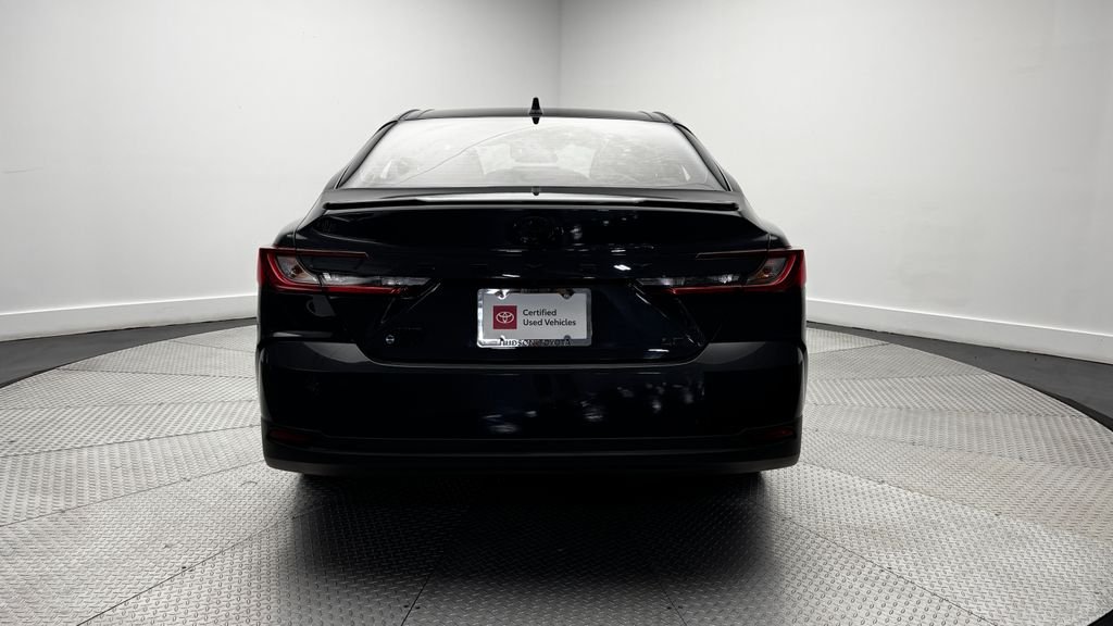 Used 2025  Toyota LE image 33