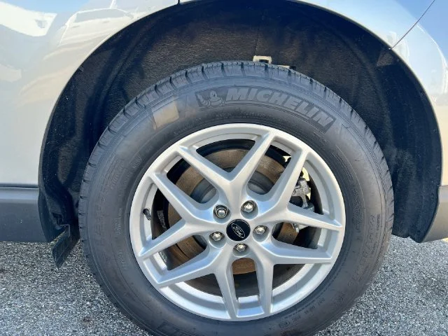 Used 2024 Silver Ford SEL image 27