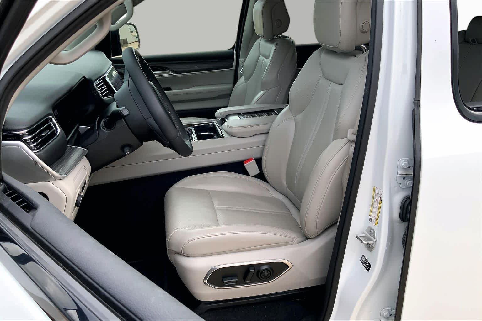 Pre-Owned 2024 Jeep Wagoneer Series II