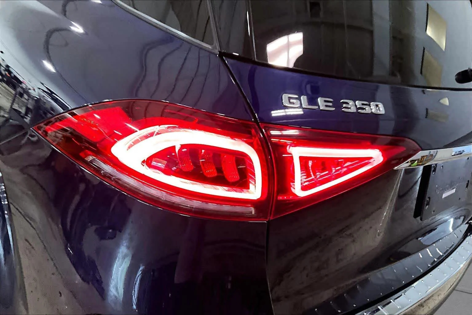 Used 2022 Lunar Blue Metallic Mercedes-Benz GLE 350 image 28