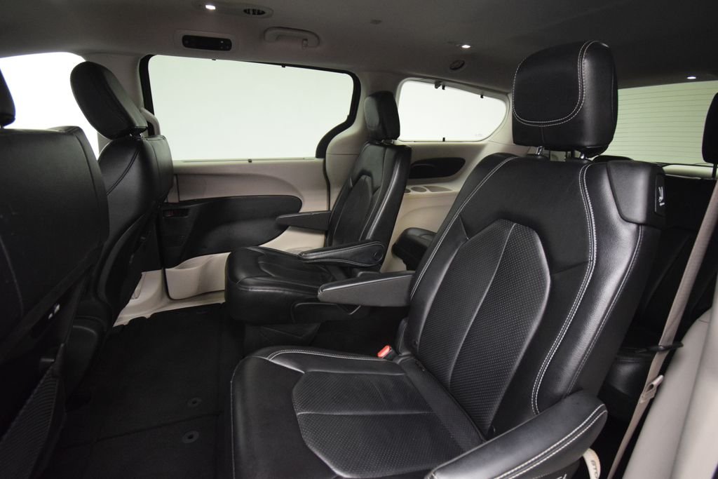 Used 2022 Gray Chrysler Touring L image 18
