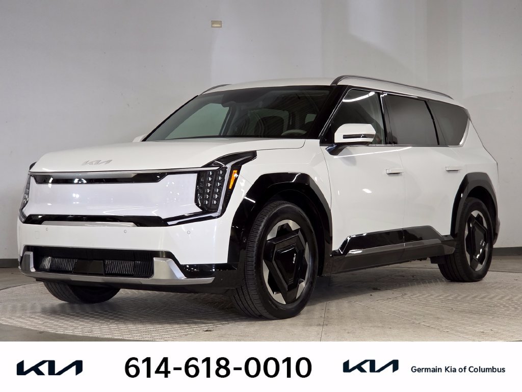 Used 2024 White Kia Land image 1