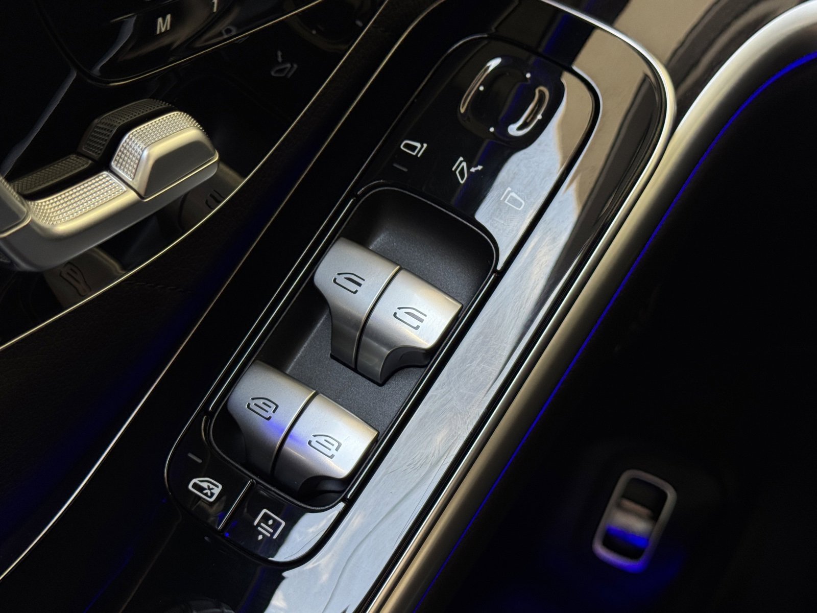 New 2026 MANUFAKTUR Moonlight White Metallic Mercedes-Benz S 580 image 44