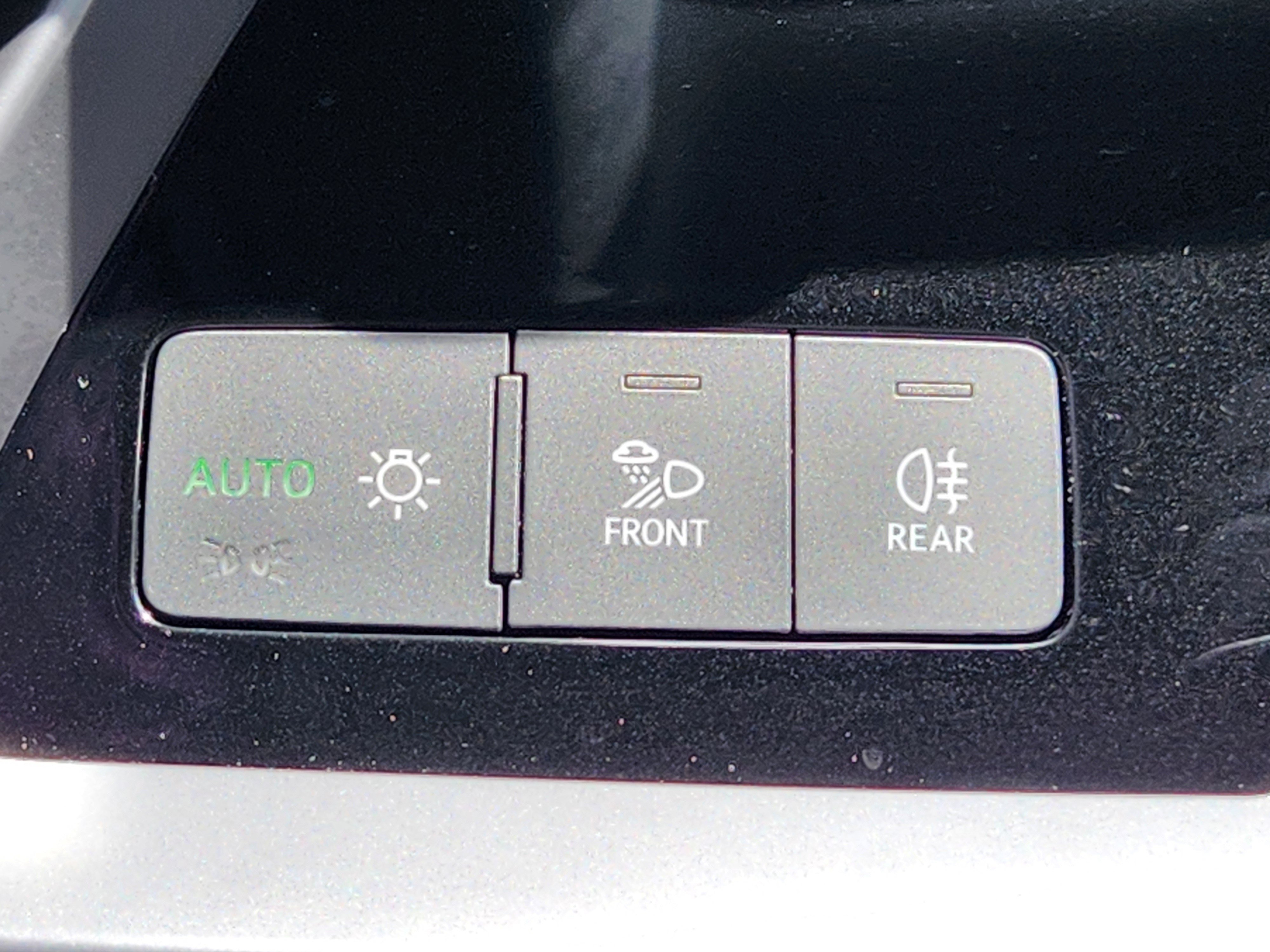 Used 2023 White Audi 40 Premium image 25