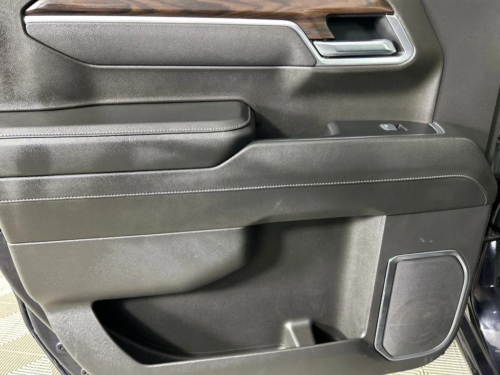 Used 2025 Silver GMC SLT image 19