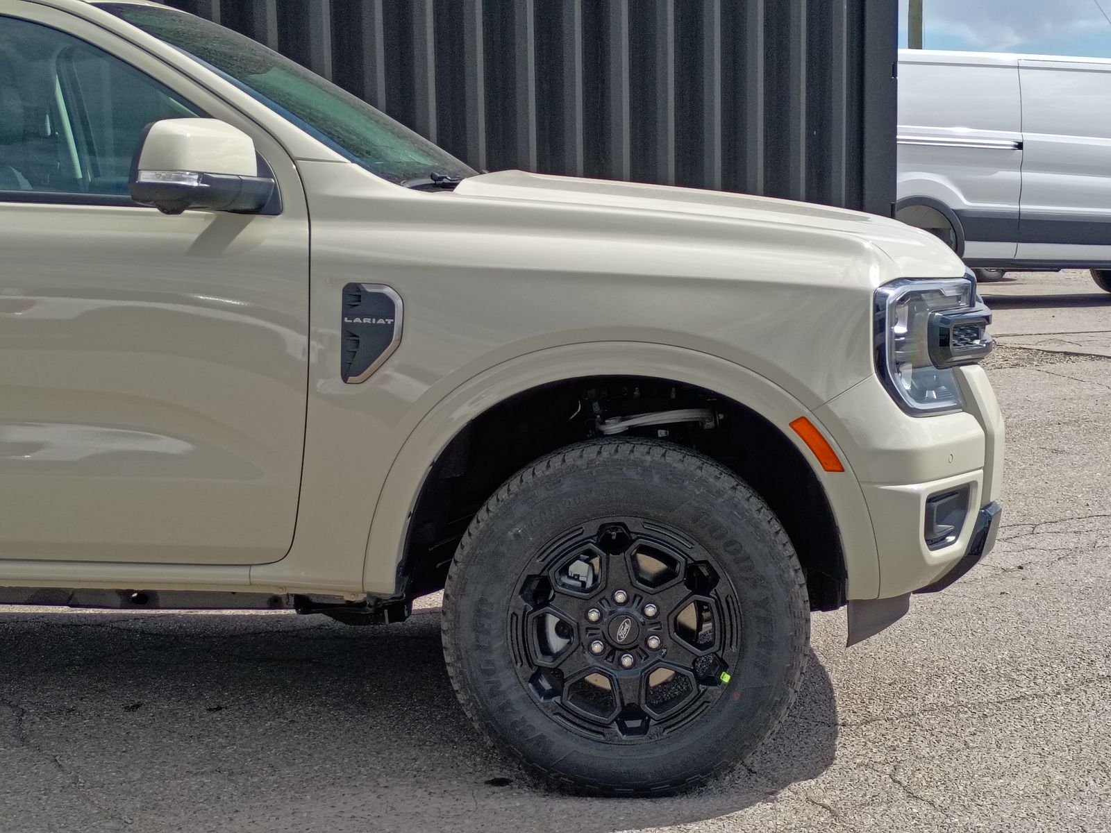View vehicle photo 4