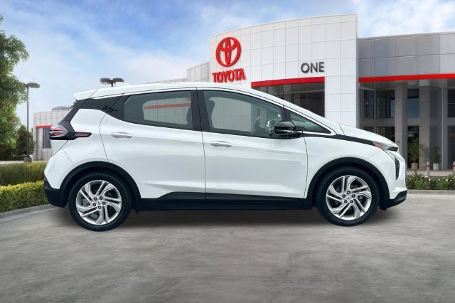 Used 2023 White Chevrolet 1LT image 3