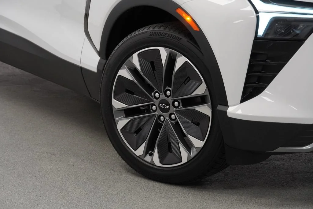 New 2026 Summit White Chevrolet LT image 9